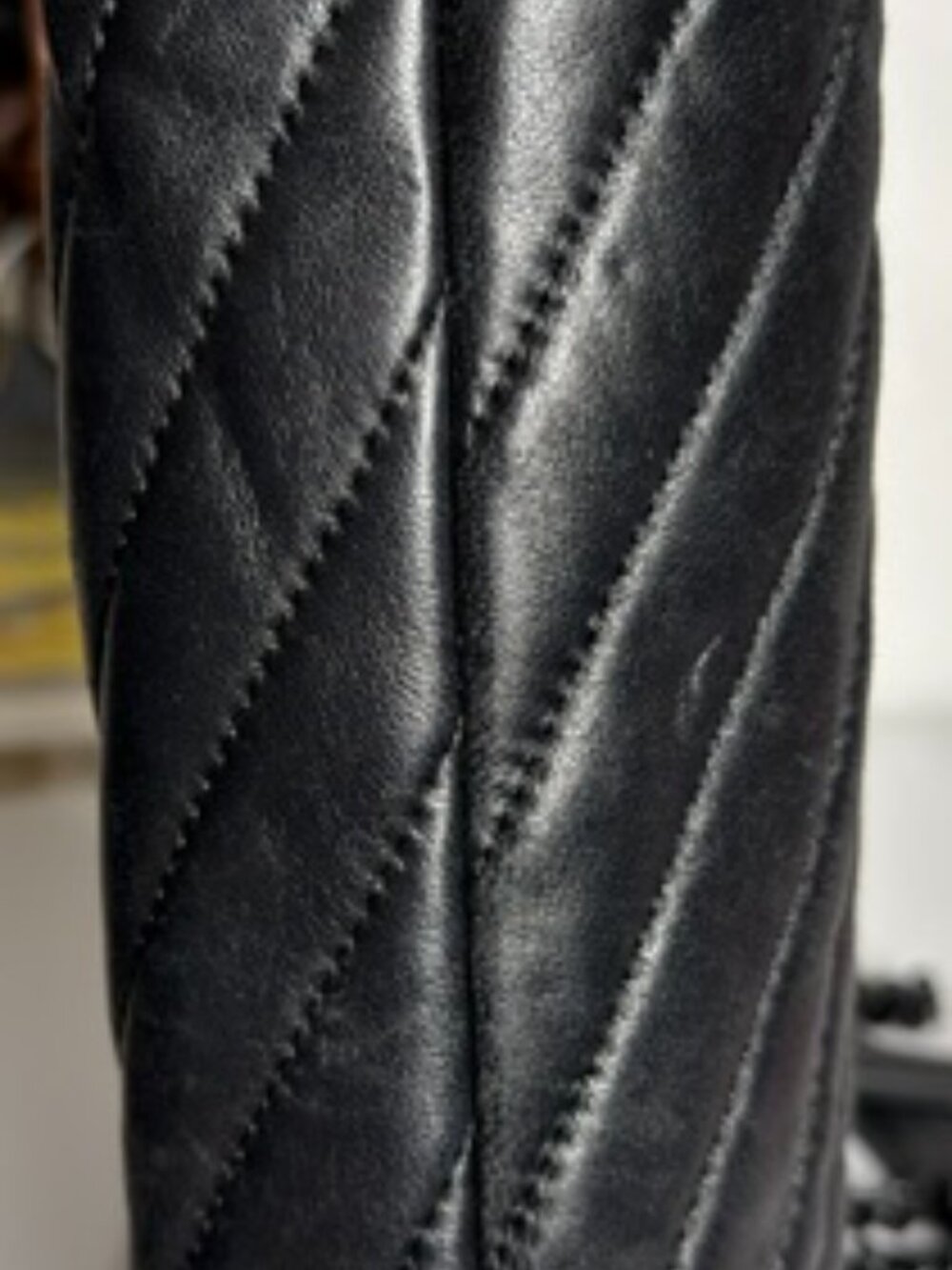 TORY BURCH - KIRA CHVRON CONVERTIBLE SHOULDER BAG in Black - Picture 6 of 12